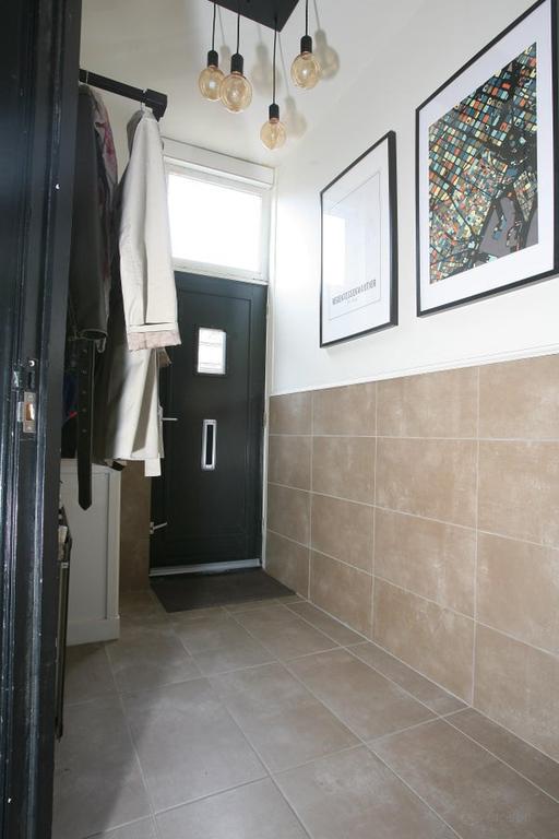 Furnished 2-bedroom apartment with balcony - Image 14
