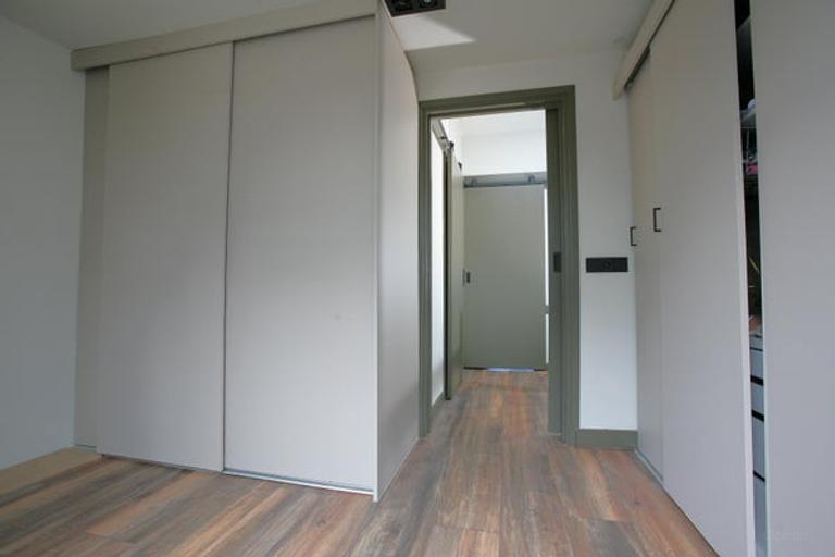 Furnished 2-bedroom apartment with balcony - Image 21