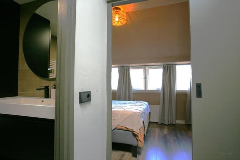 Furnished 2-bedroom apartment with balcony - Image 25