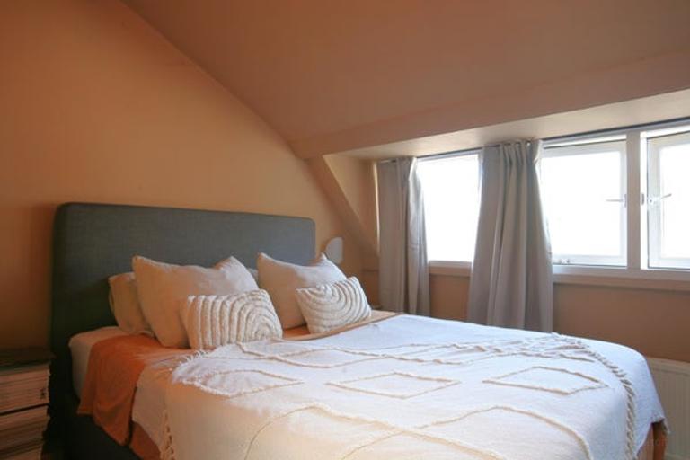 Furnished 2-bedroom apartment with balcony - Image 26