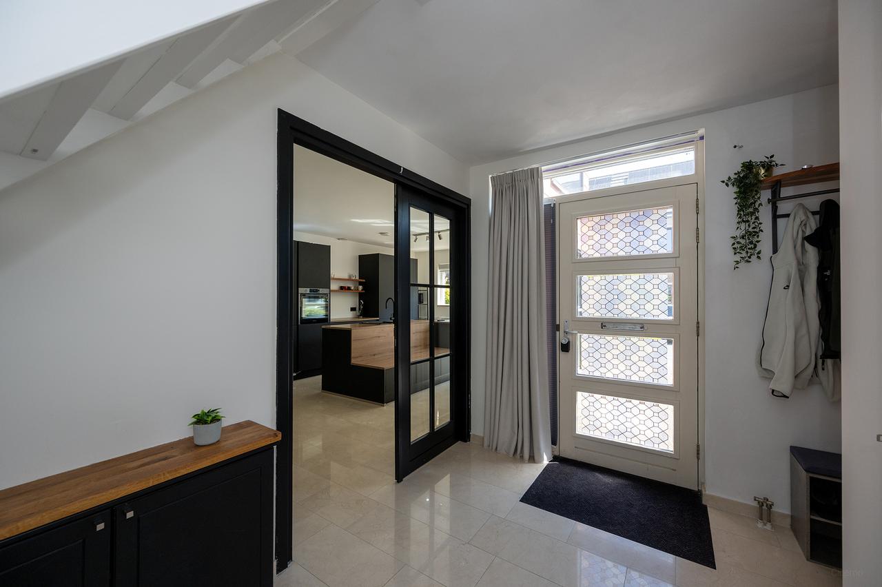 Waterfront Home with Garden in Almere - Image 4