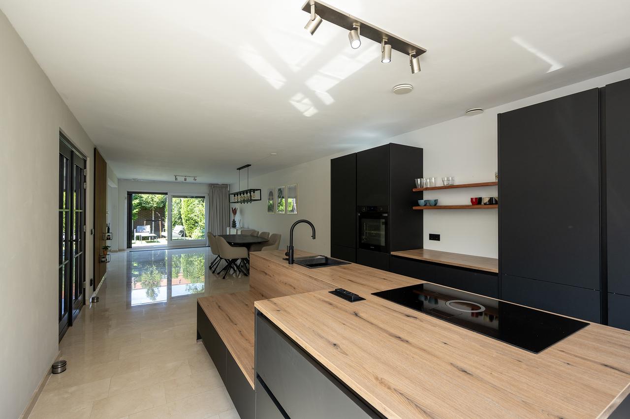 Waterfront Home with Garden in Almere - Image 7