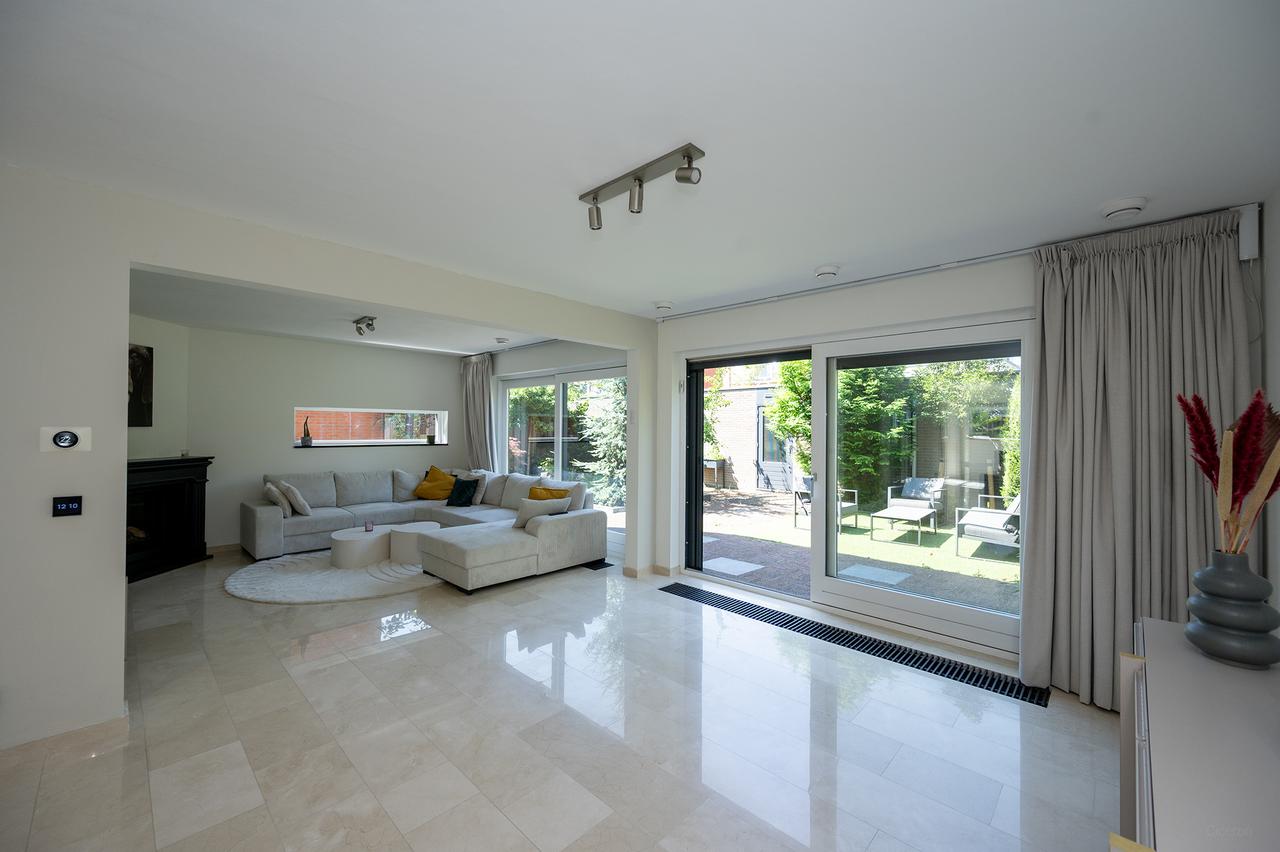 Waterfront Home with Garden in Almere - Image 9