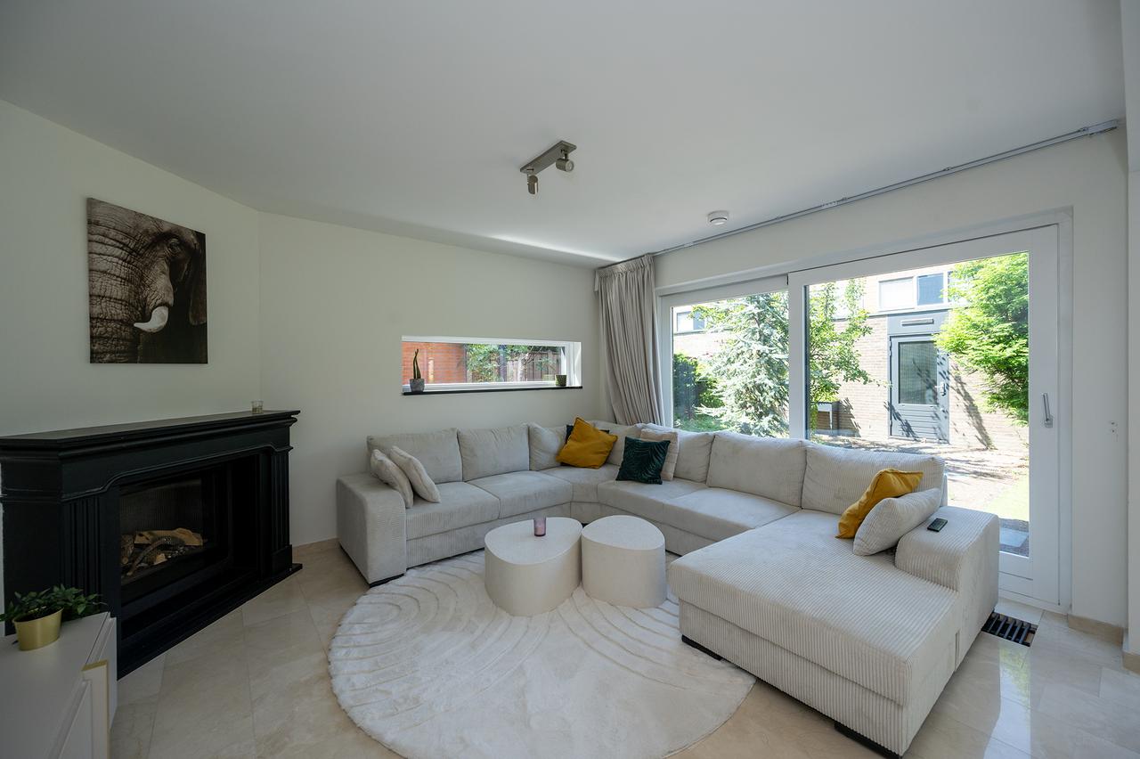 Waterfront Home with Garden in Almere - Image 11