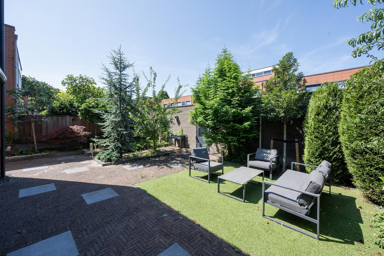 Waterfront Home with Garden in Almere - Image 13