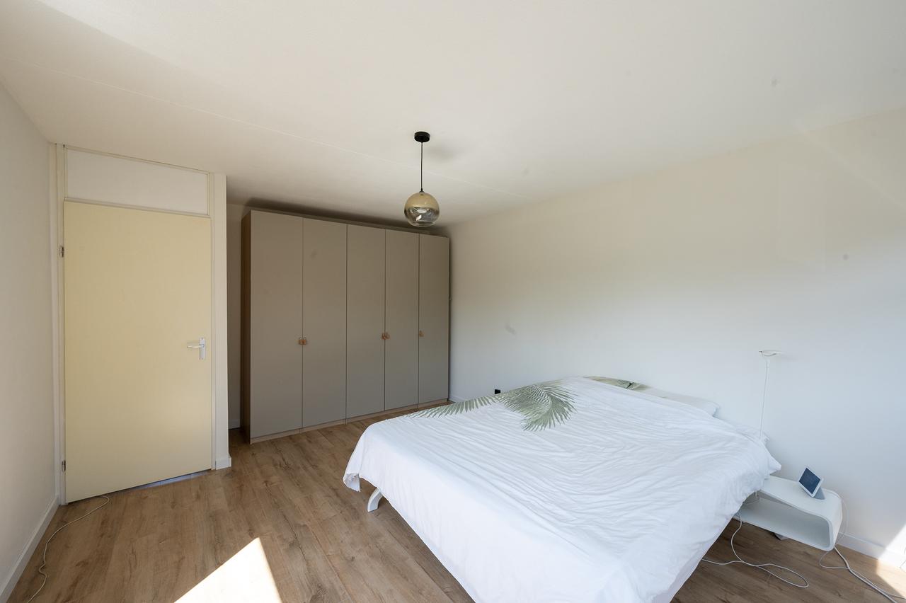 Waterfront Home with Garden in Almere - Image 22