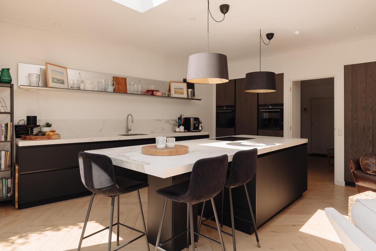 260 m² Corner House with Guesthouse - Image 5