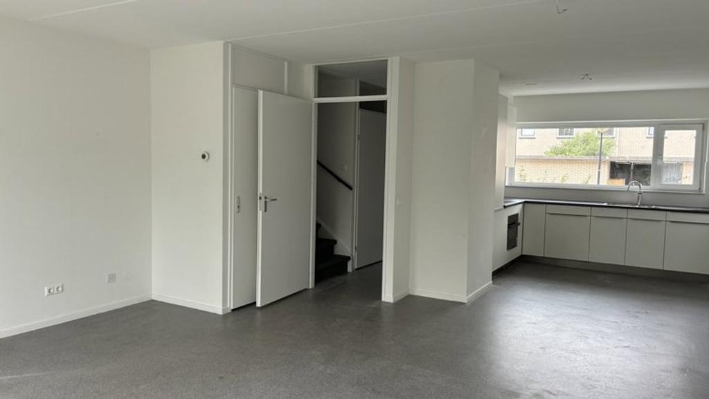Terraced House with Garden in Eilandenbuurt - Image 2