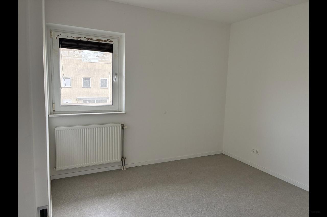 Terraced House with Garden in Eilandenbuurt - Image 5