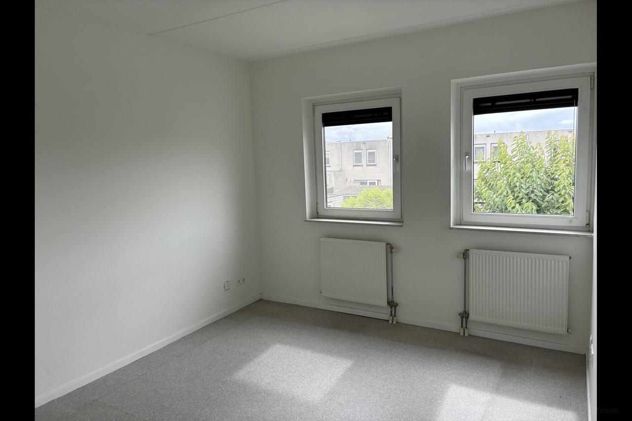 Terraced House with Garden in Eilandenbuurt - Image 8