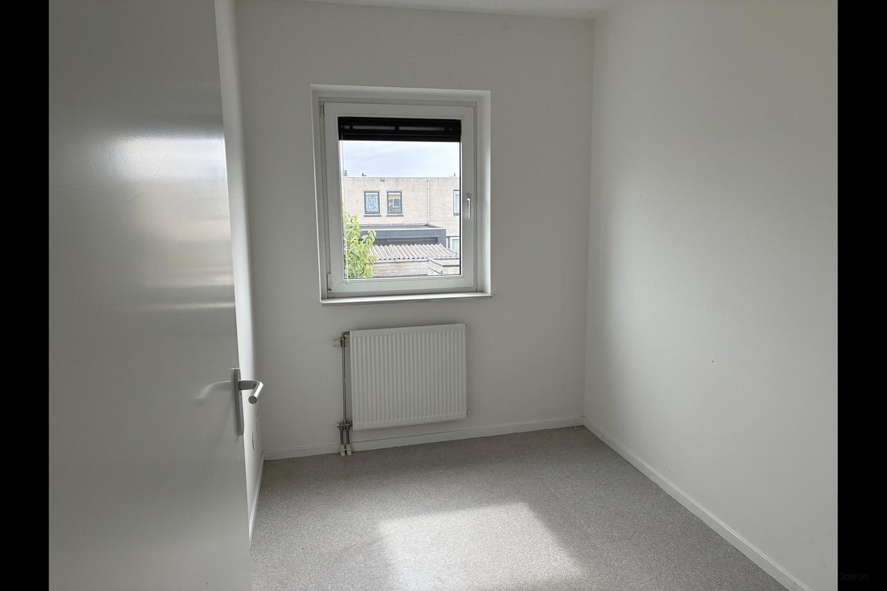 Terraced House with Garden in Eilandenbuurt - Image 9