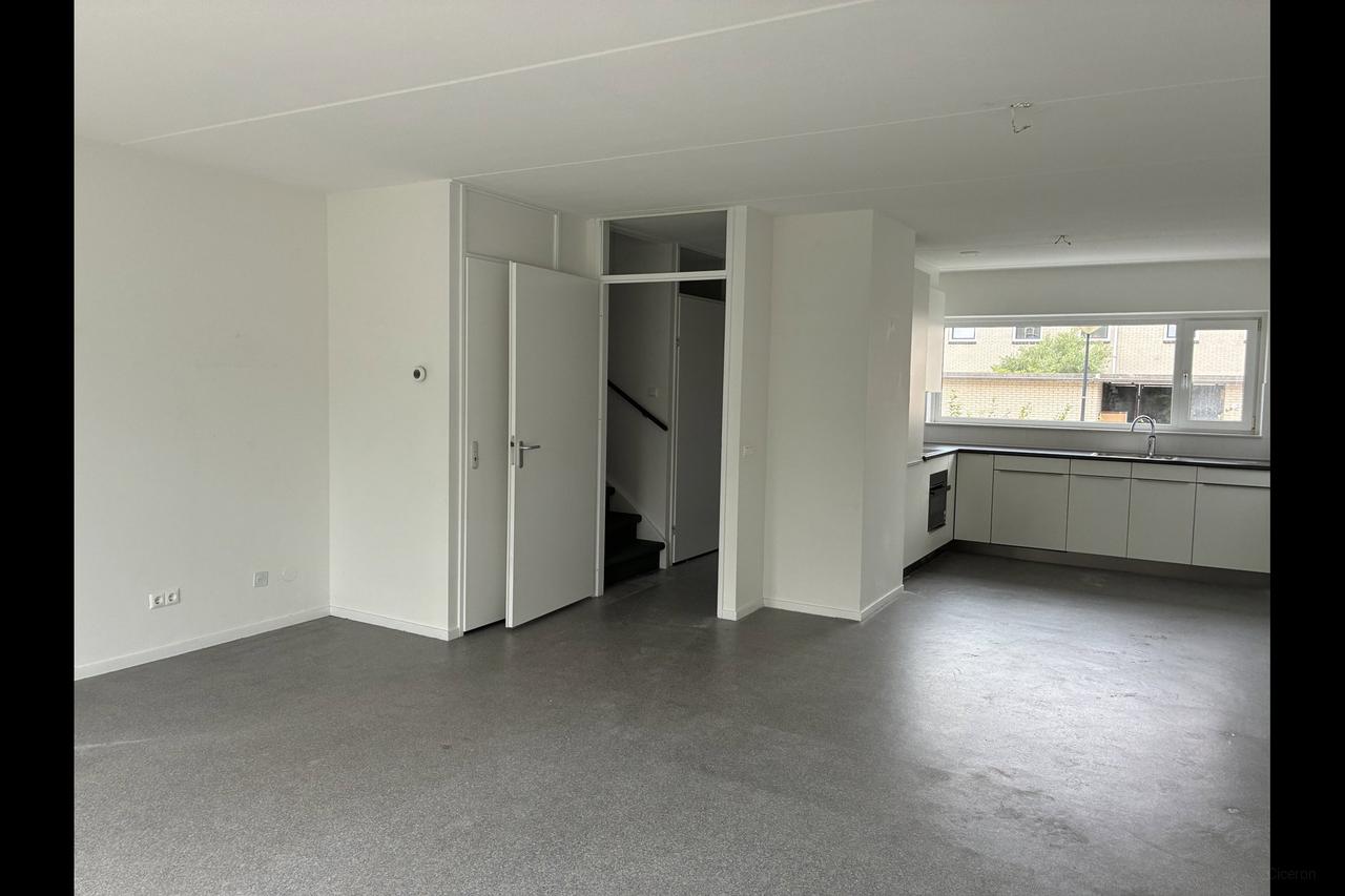Terraced House with Garden in Eilandenbuurt - Image 13
