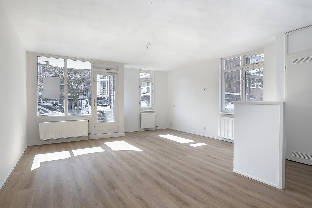 Bright 2-room apartment with terrace - Image 1