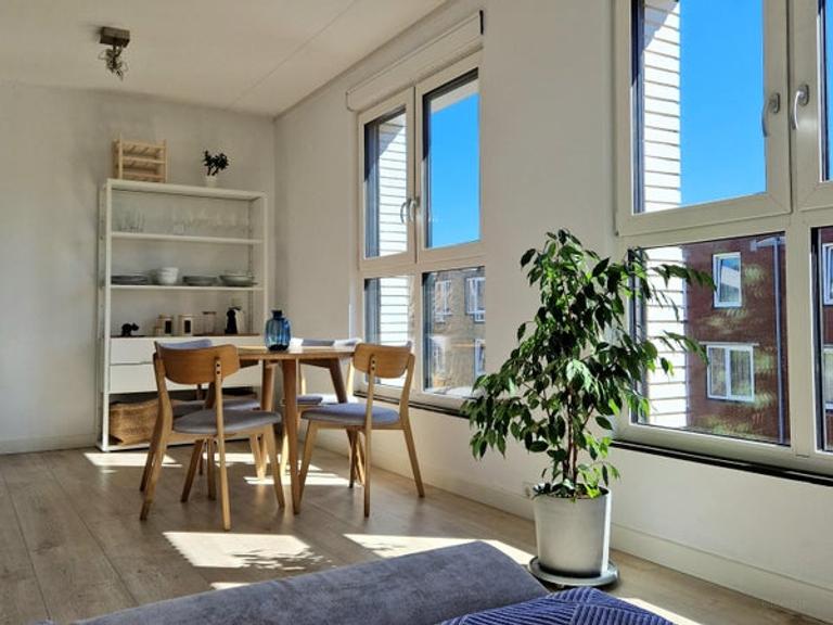 Gemeubileerd 2-kamerappartement met lift - Afbeelding 2