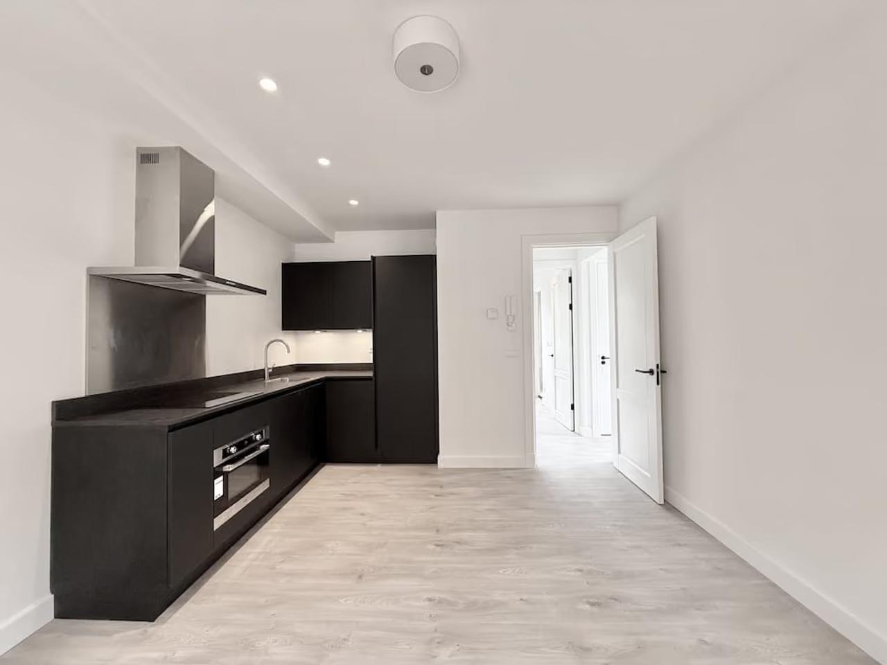 2-kamerappartement met terras in De Baarsjes - Afbeelding 1