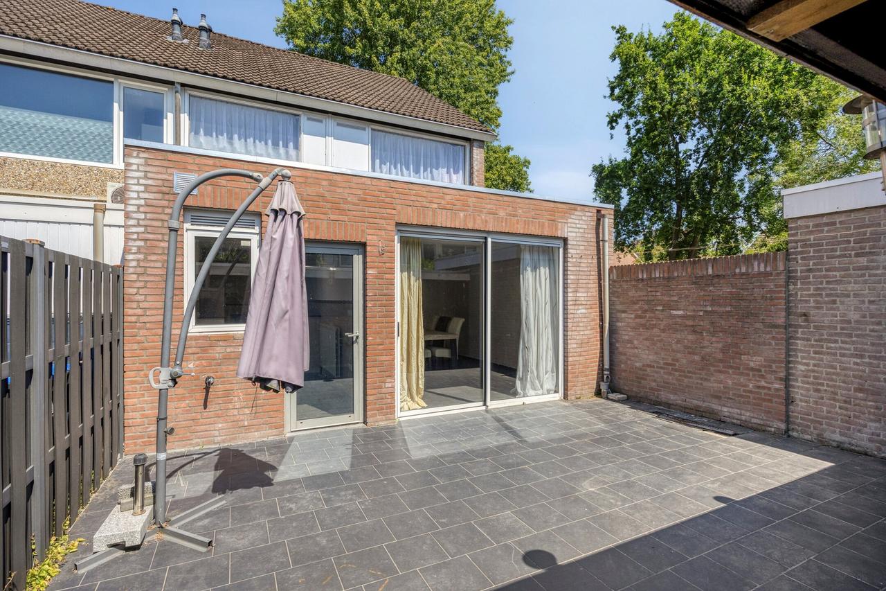 Furnished 5-Bedroom House - Image 2
