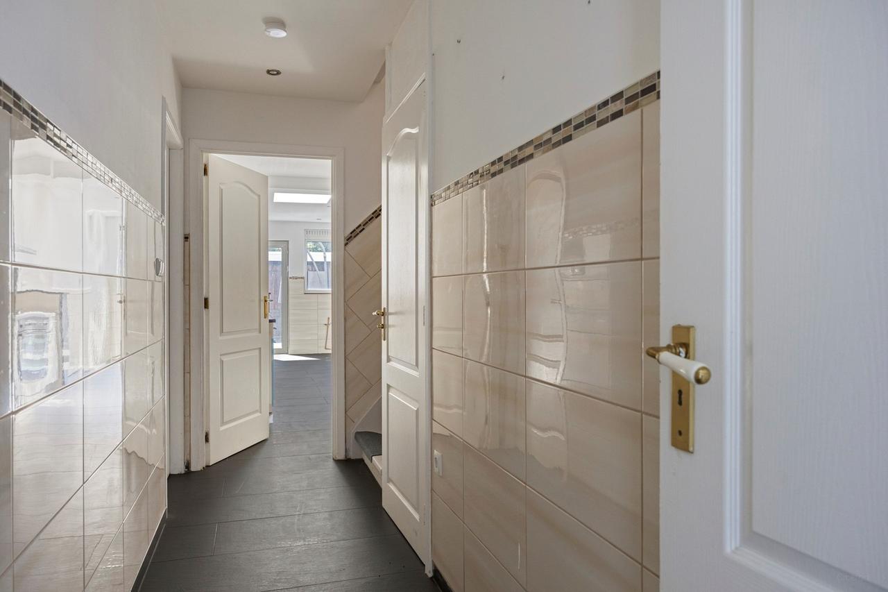 Furnished 5-Bedroom House - Image 3