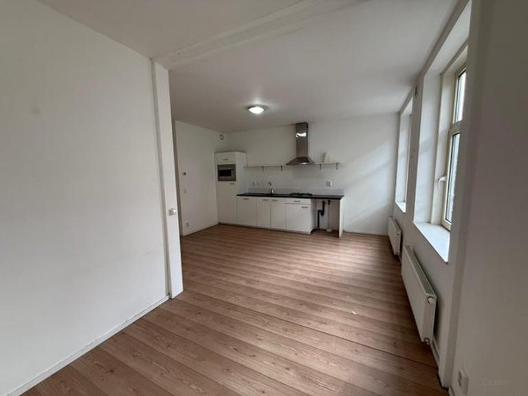 2-slaapkamerappartement met balkon in West - Afbeelding 2