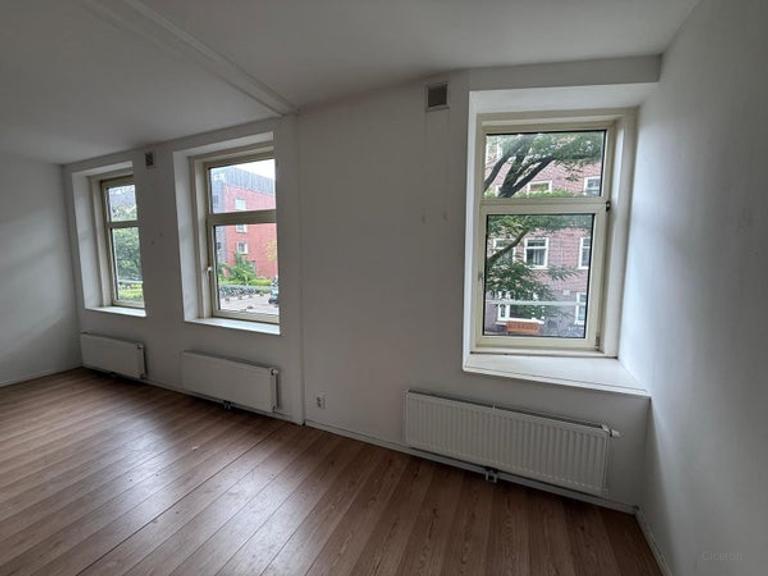 2-slaapkamerappartement met balkon in West - Afbeelding 3