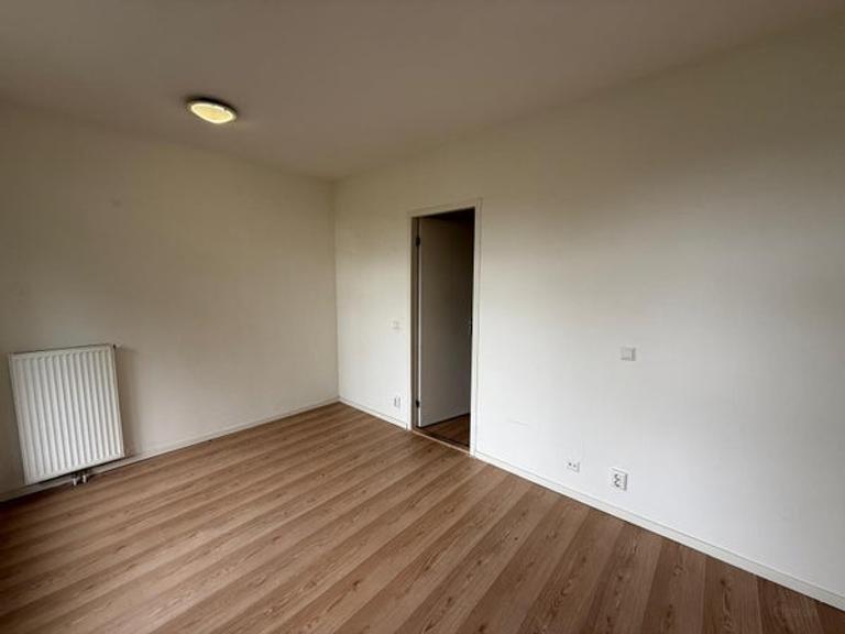 2-slaapkamerappartement met balkon in West - Afbeelding 8