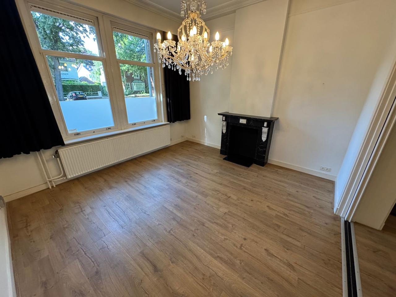 Ground Floor Apartment with Garden - Image 2