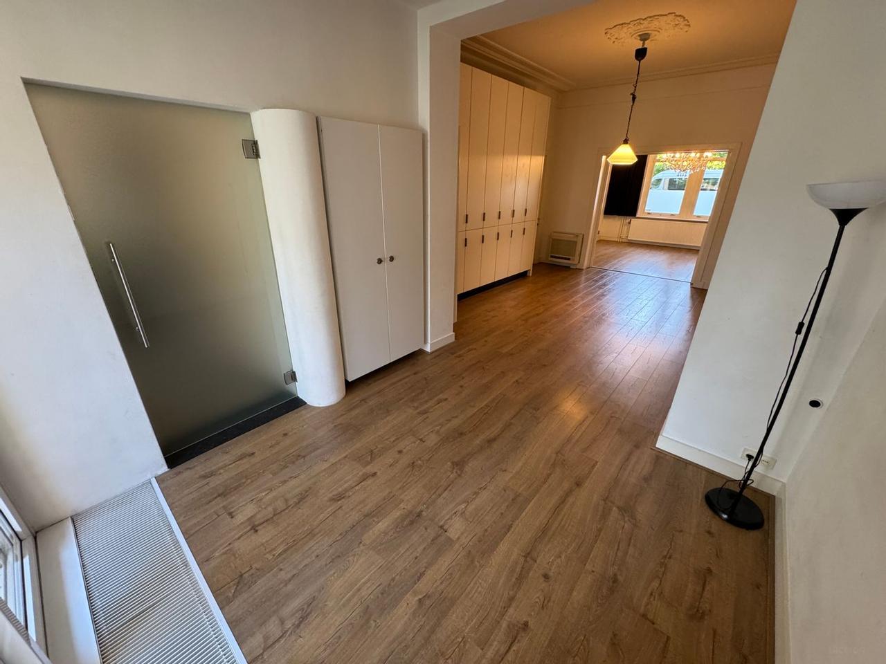 Ground Floor Apartment with Garden - Image 10