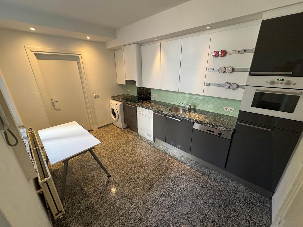 Ground Floor Apartment with Garden - Image 14