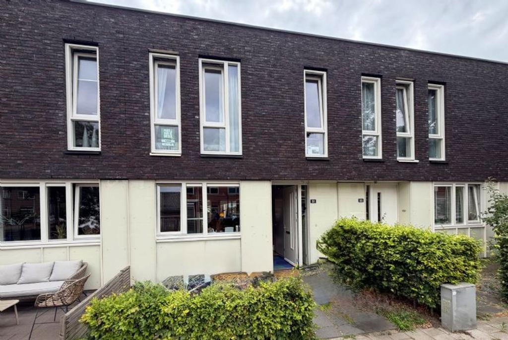 Family home with sunny garden in Biezen - Image 1