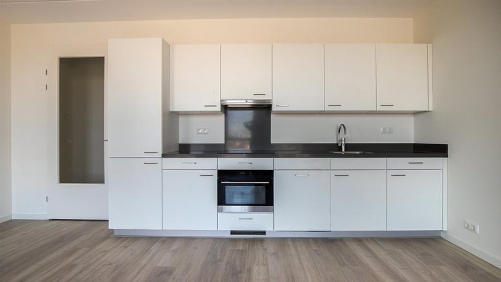 2-Bedroom Apartment on 13th Floor with Balcony - Image 2