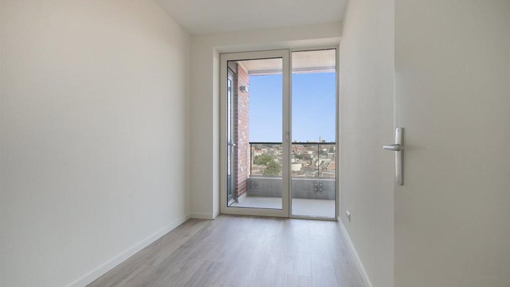 2-Bedroom Apartment on 13th Floor with Balcony - Image 3