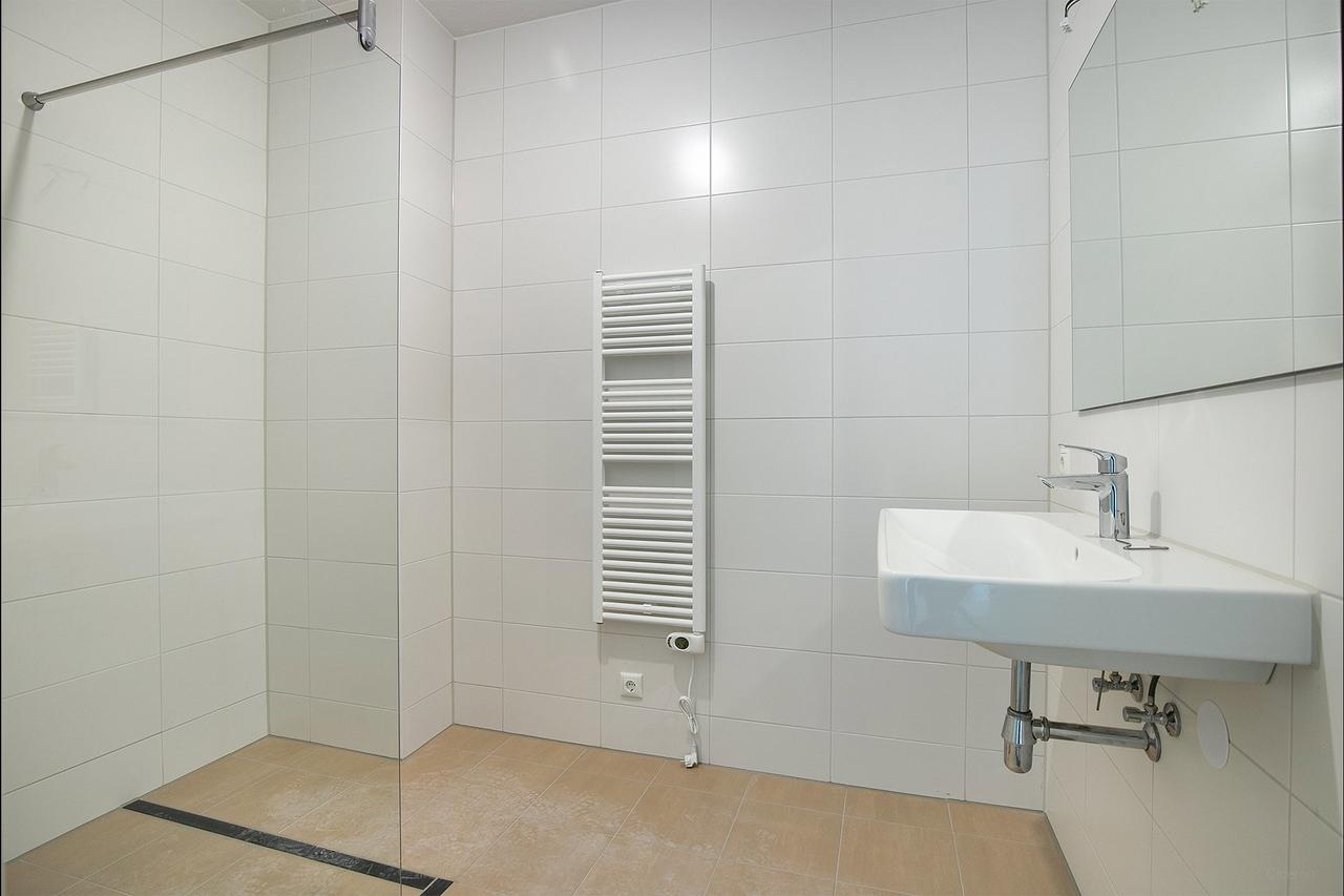 2-Bedroom Apartment on 13th Floor with Balcony - Image 5