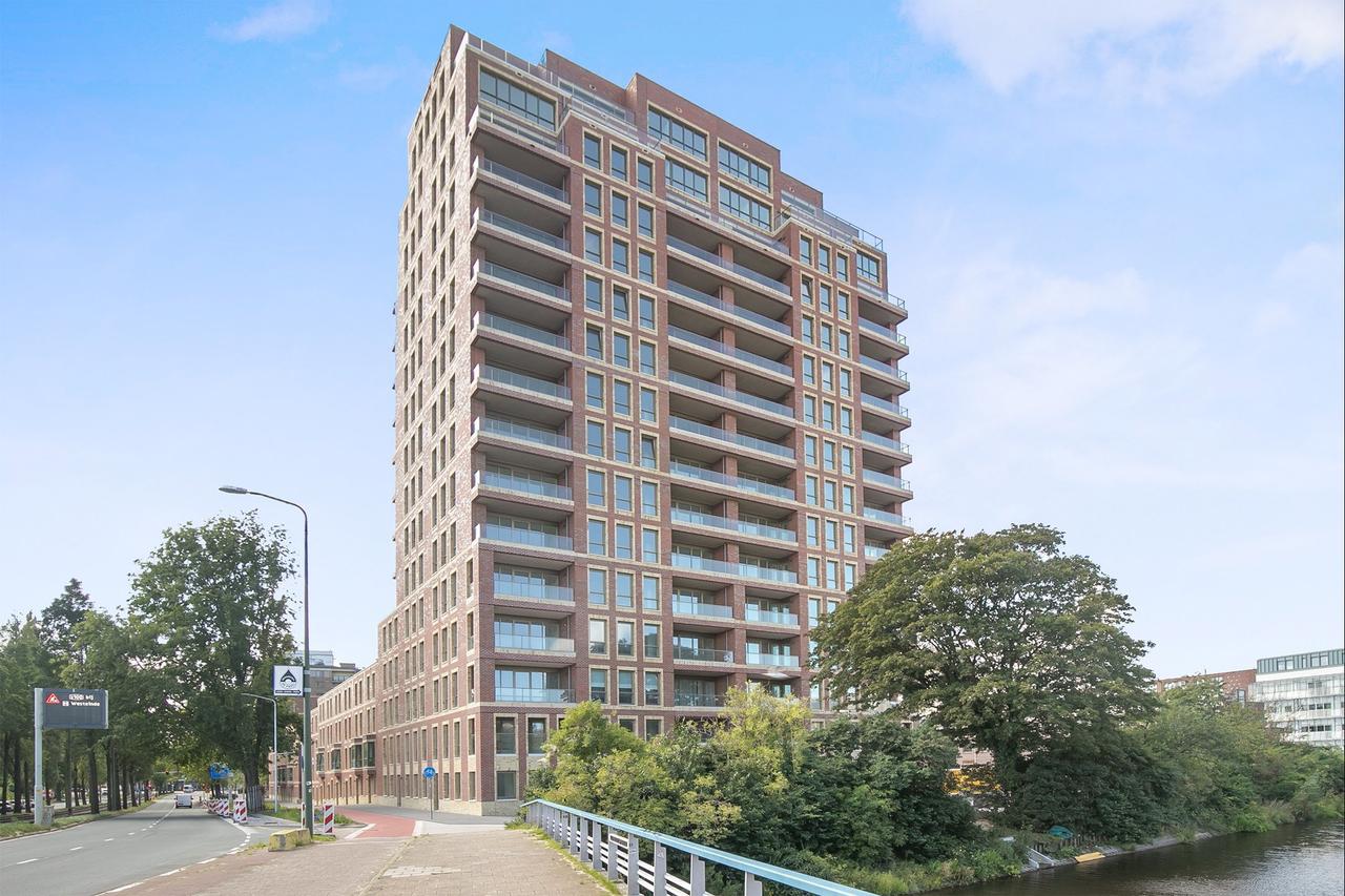 2-Bedroom Apartment on 13th Floor with Balcony - Image 9