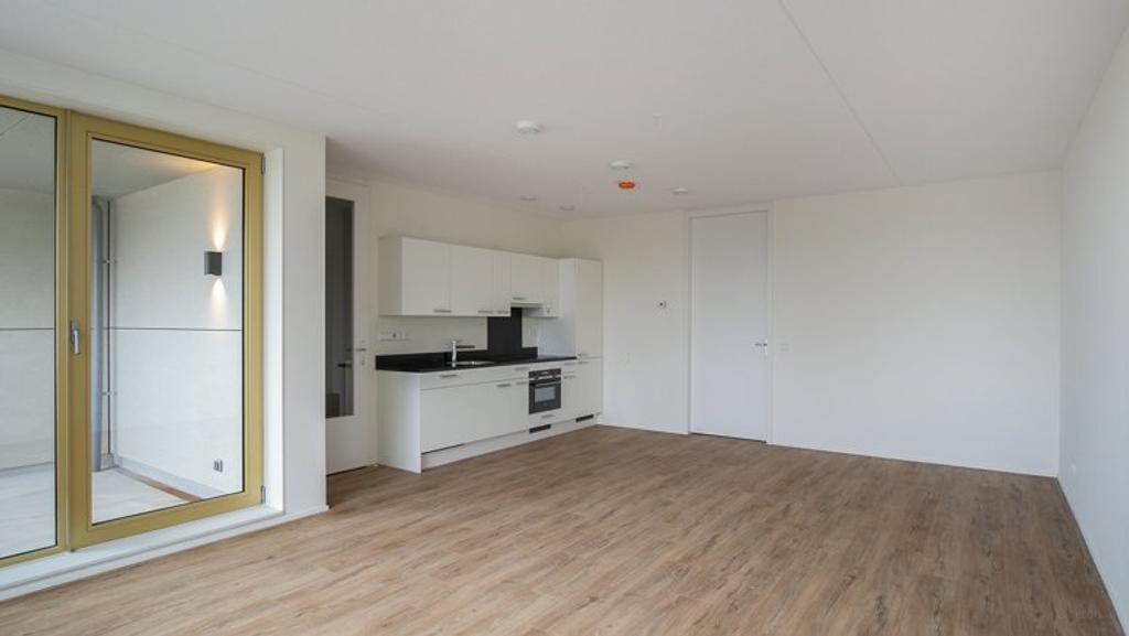 1-bedroom apartment with loggia in Diemen - Image 1