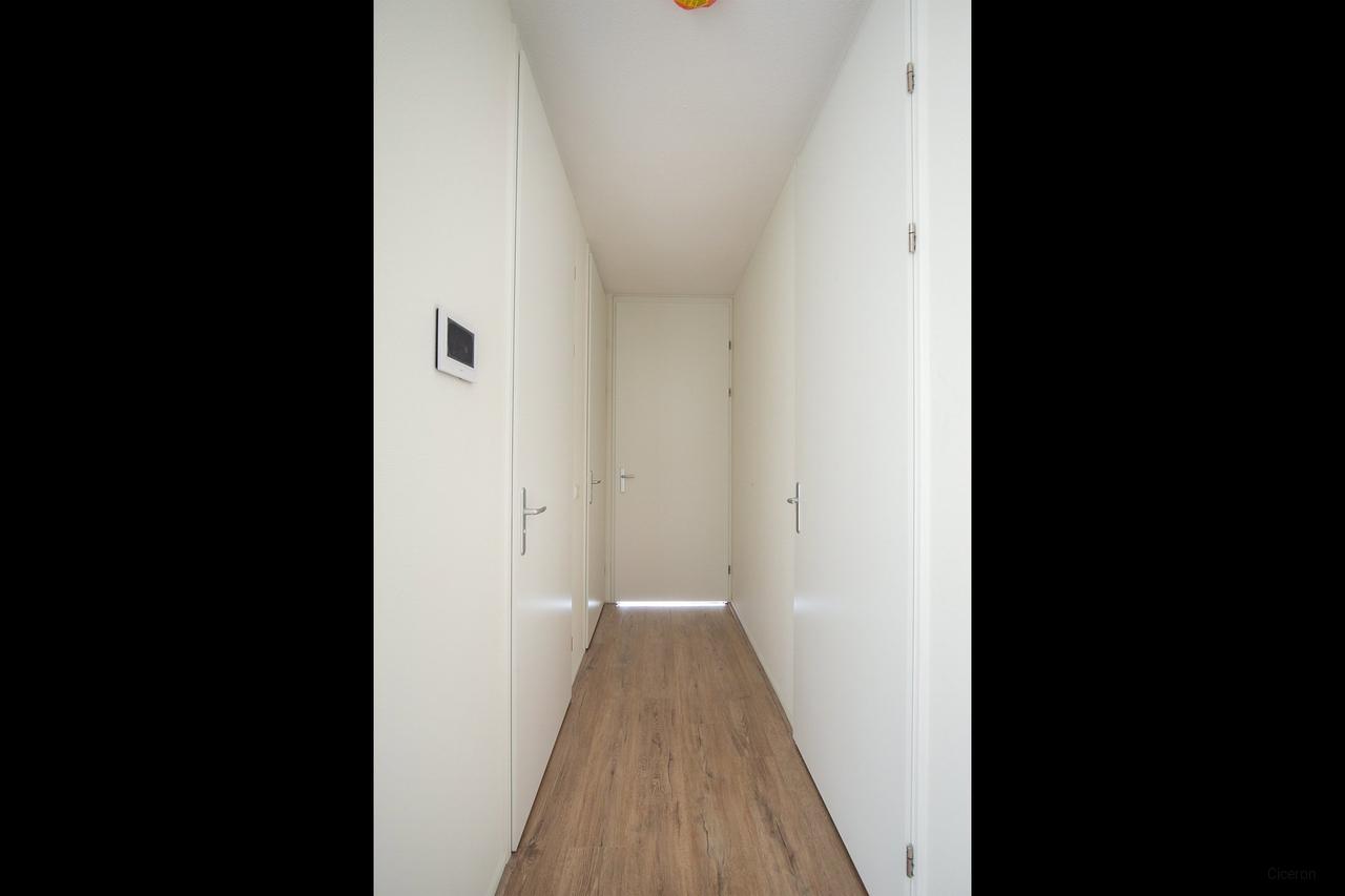 1-bedroom apartment with loggia in Diemen - Image 8