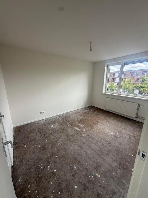 3-Room Apartment near Lelylaan - Image 10