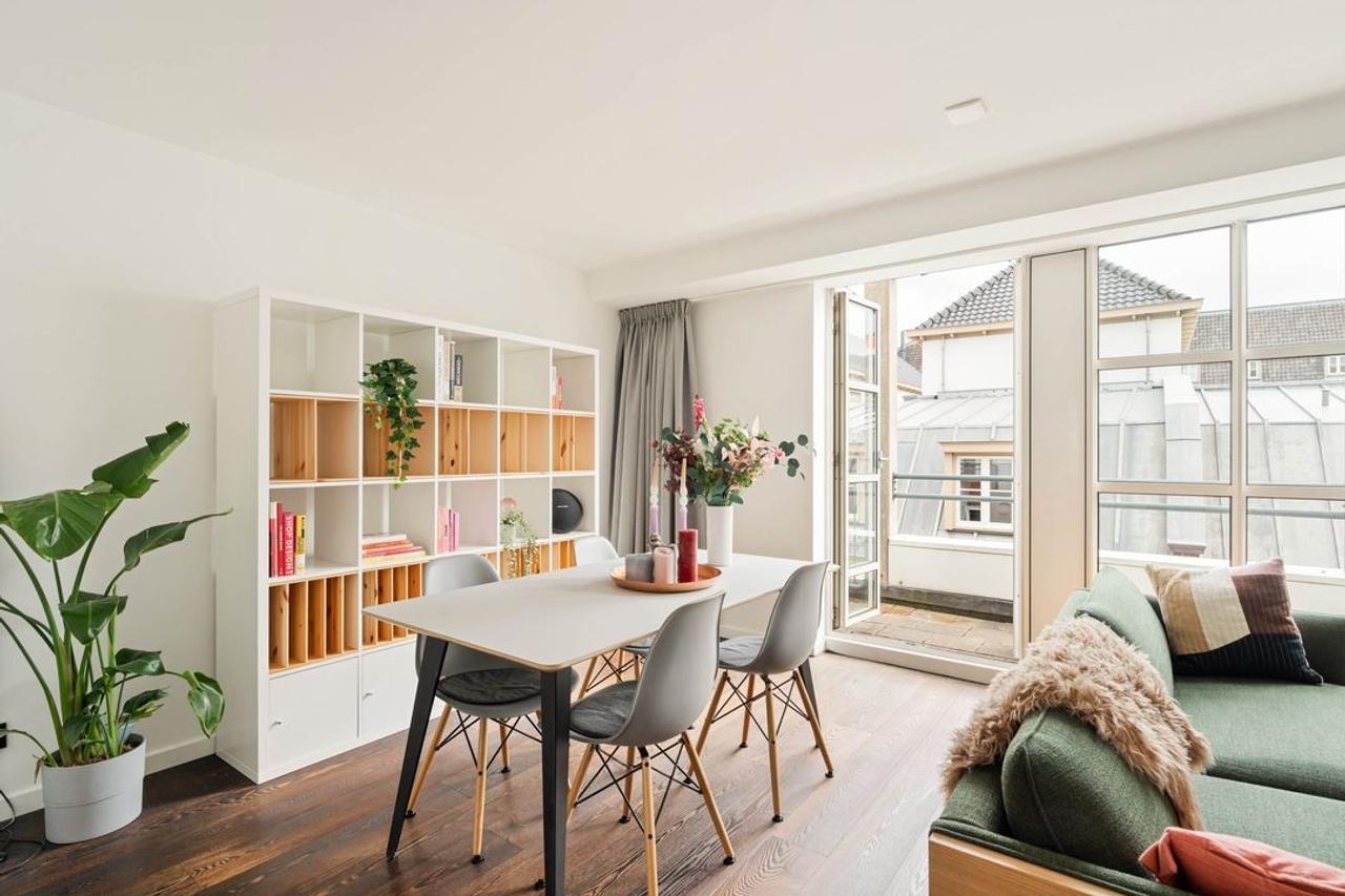 Furnished 1-Bedroom Apartment in Leidsebuurt - Image 1