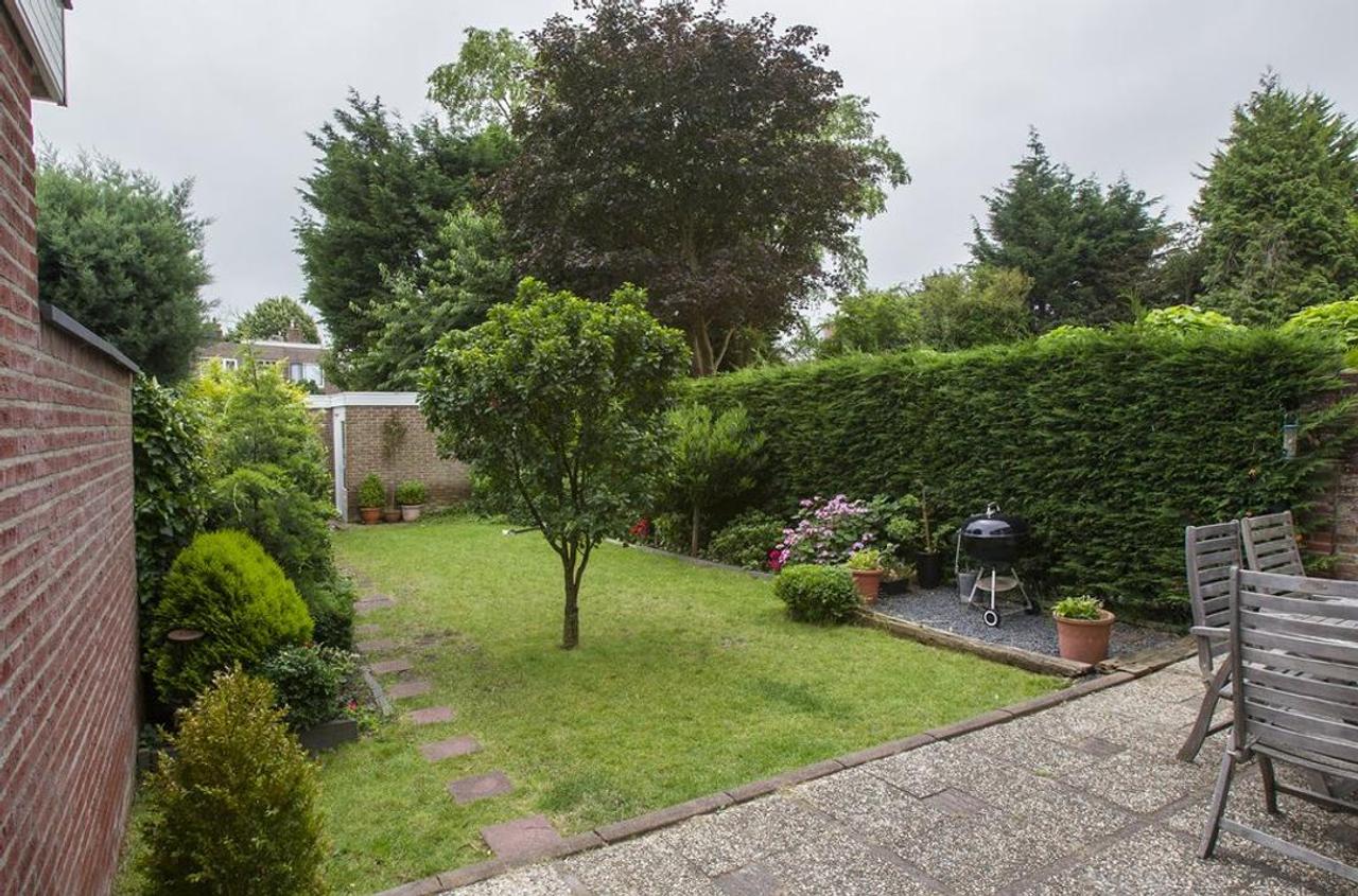Family Home with Sunny Garden near ASH, Wassenaar - Image 25