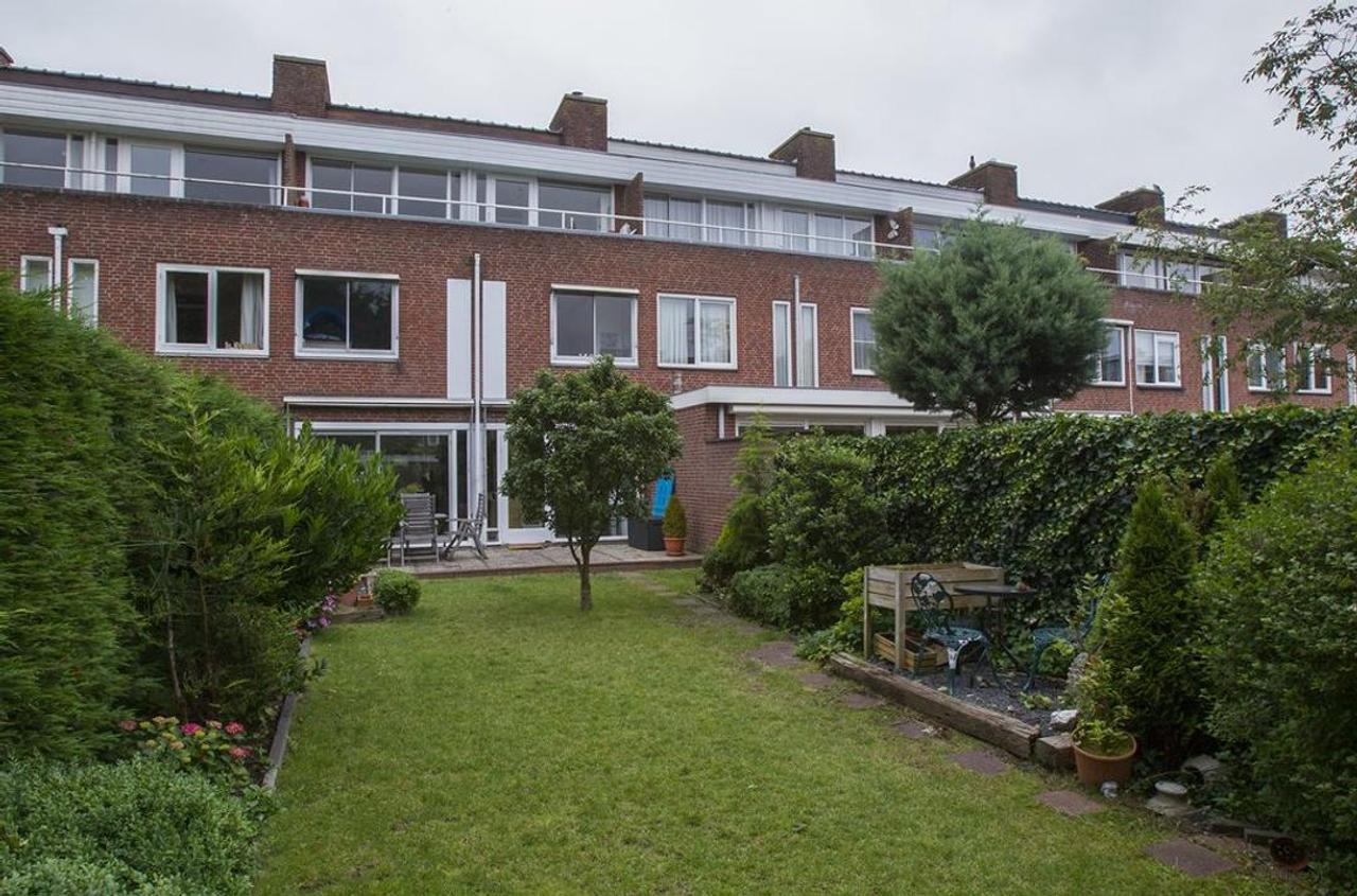 Family Home with Sunny Garden near ASH, Wassenaar - Image 27