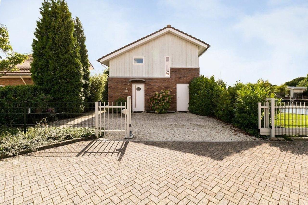House on Vinkenkade in Vinkeveen - Image 3