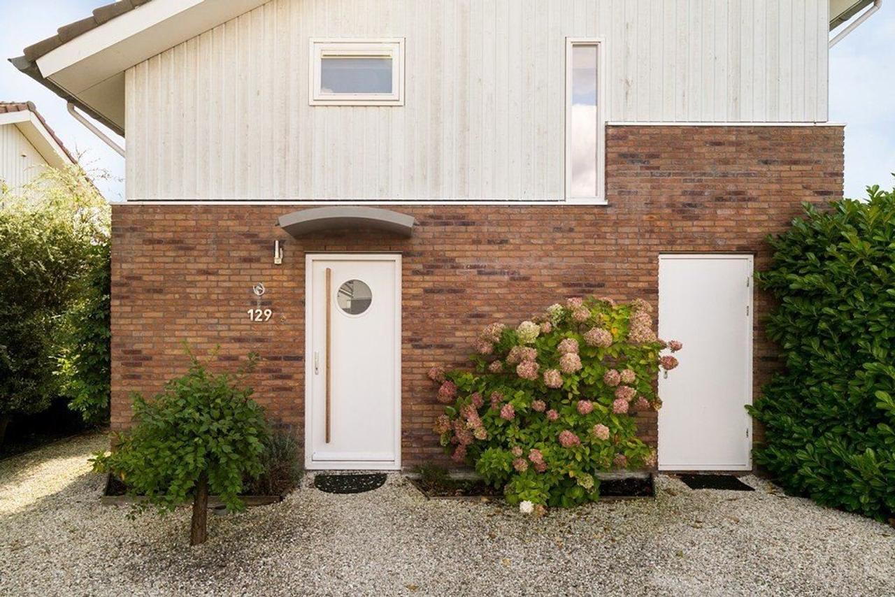House on Vinkenkade in Vinkeveen - Image 4