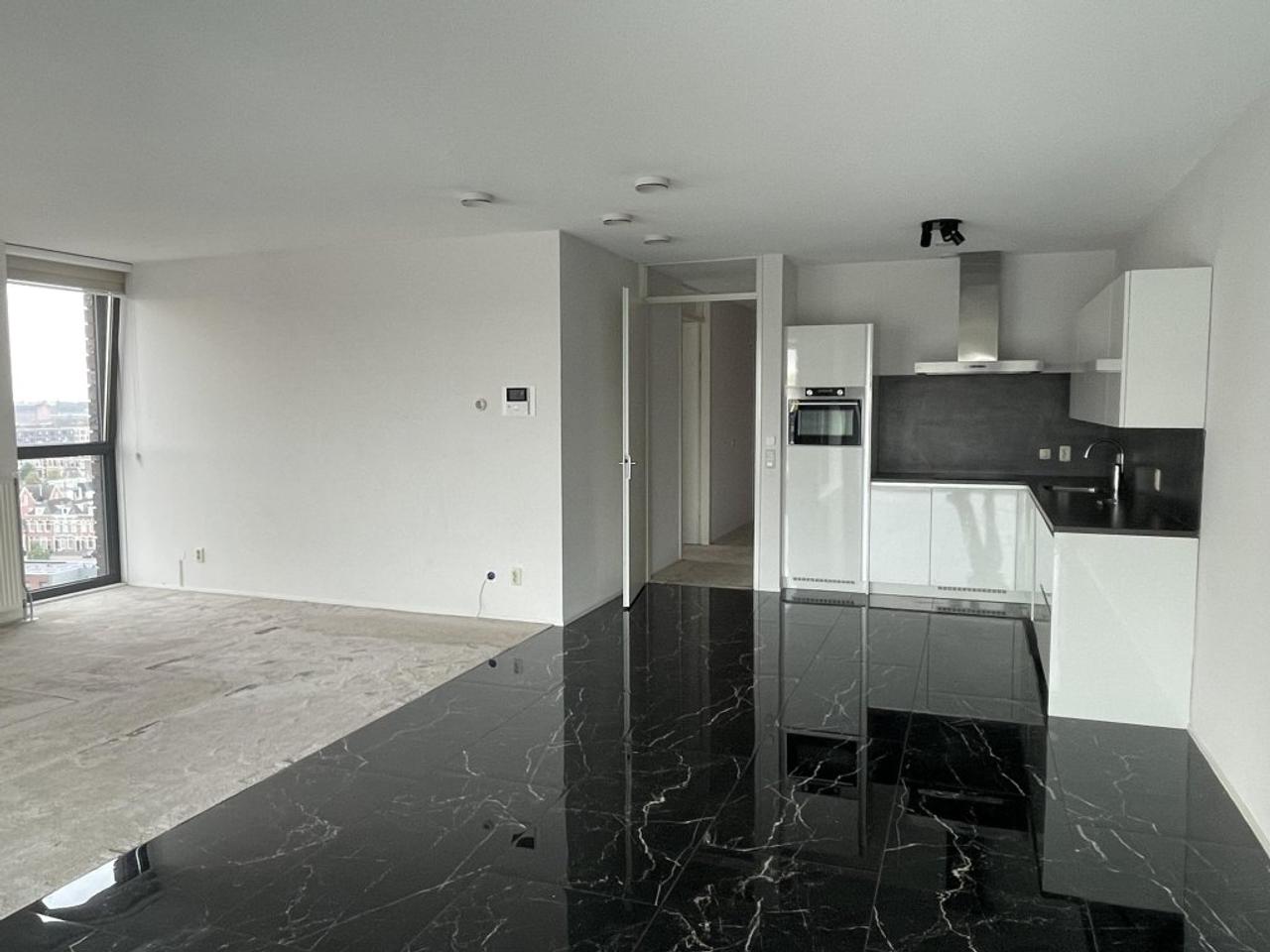 4-bedroom apartment on the 9th floor - Image 5