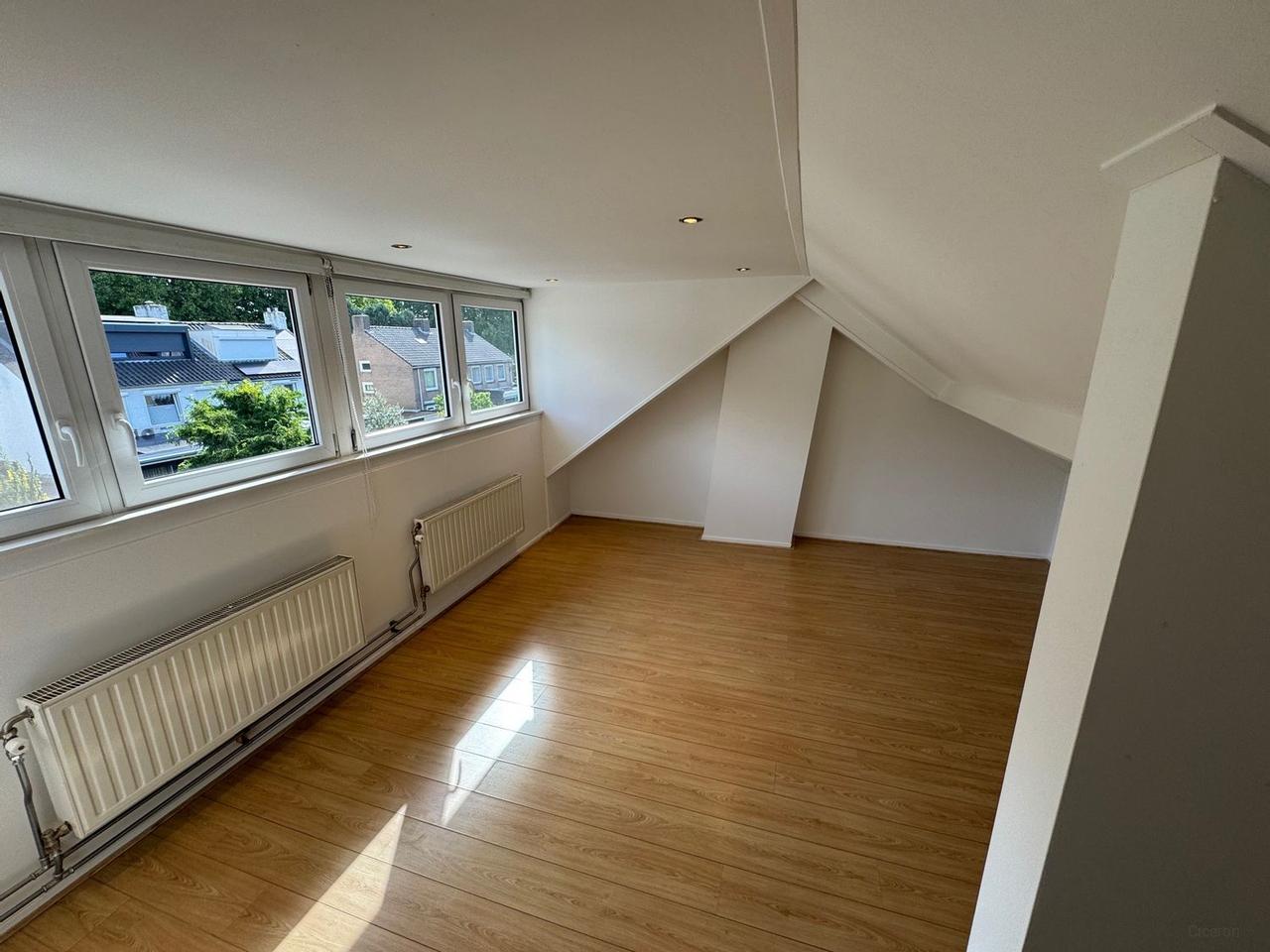 Room with Garden in Belfort - Image 11