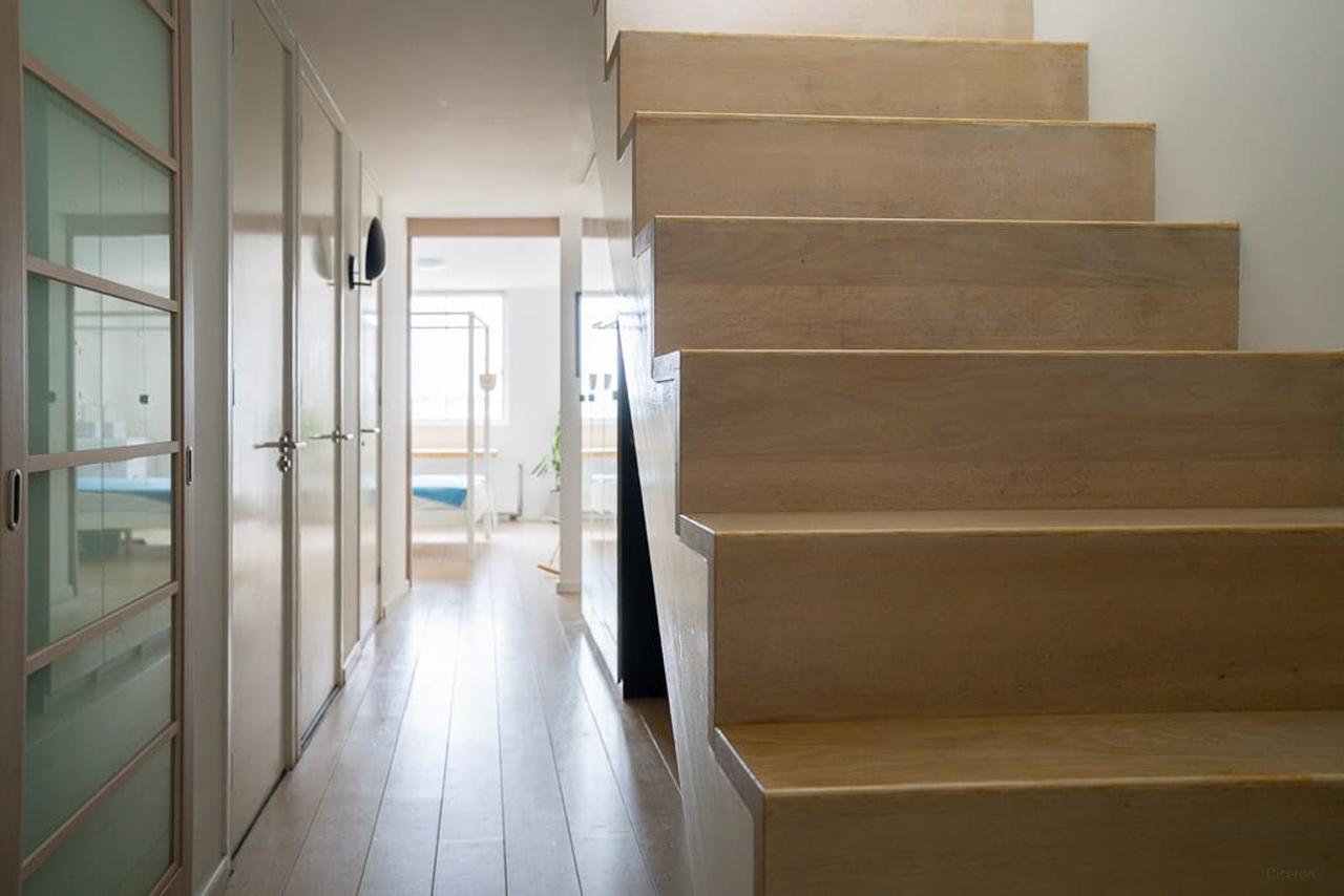 Living on the 10th Floor in the Heart of De Pijp - Image 3