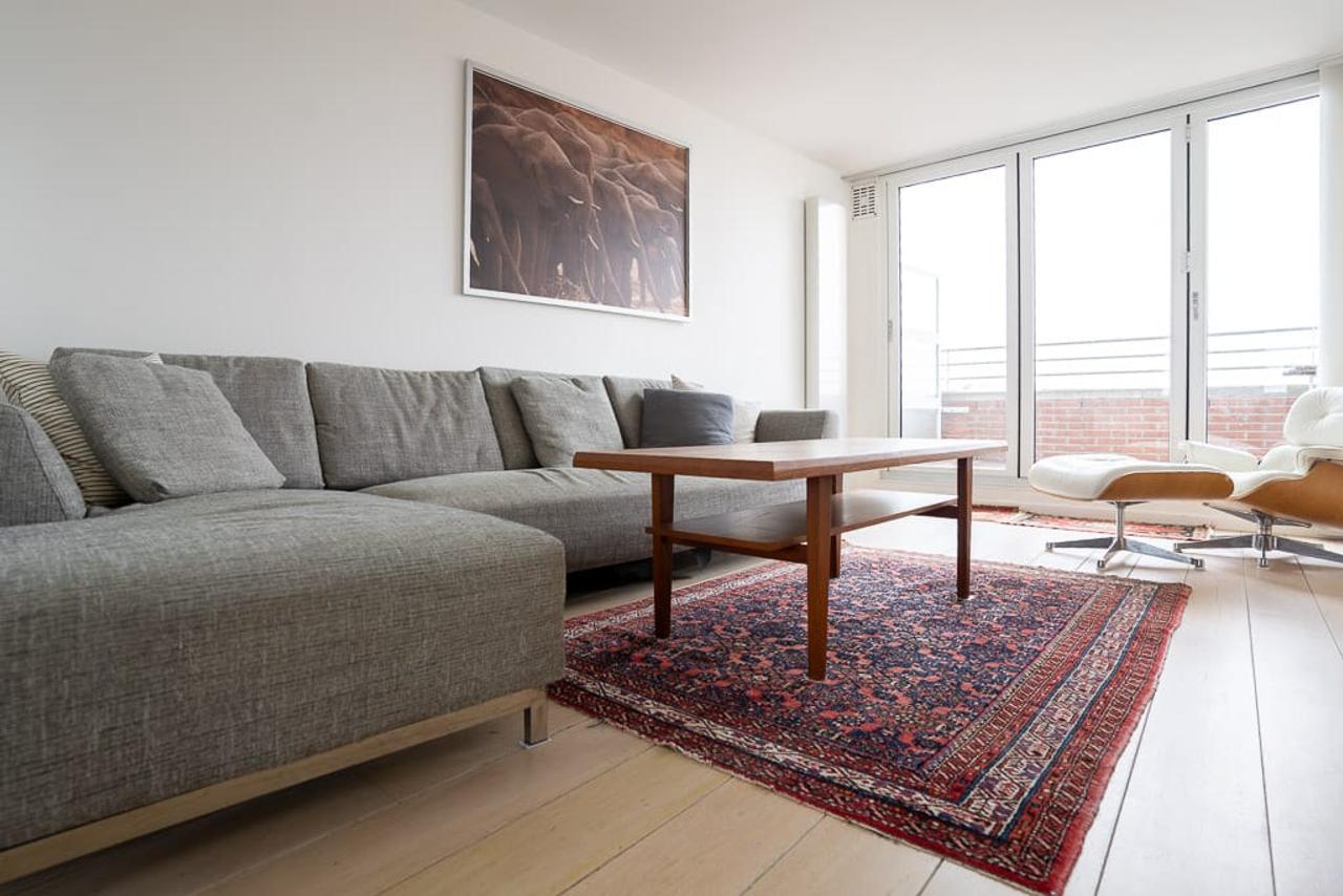 Living on the 10th Floor in the Heart of De Pijp - Image 4