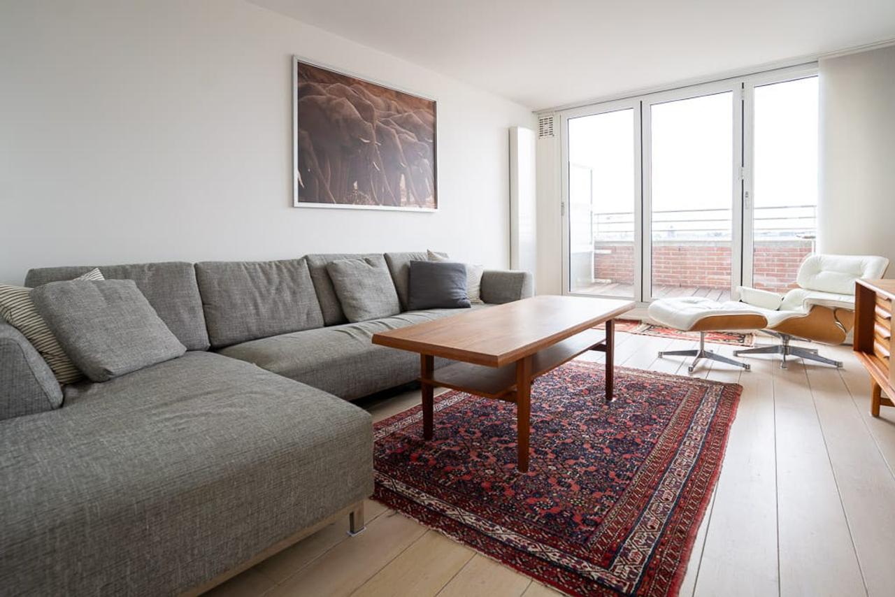 Living on the 10th Floor in the Heart of De Pijp - Image 5