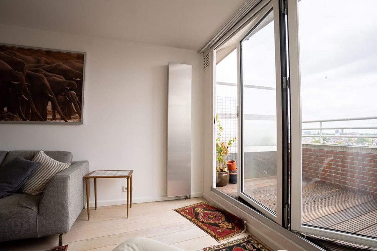 Living on the 10th Floor in the Heart of De Pijp - Image 8