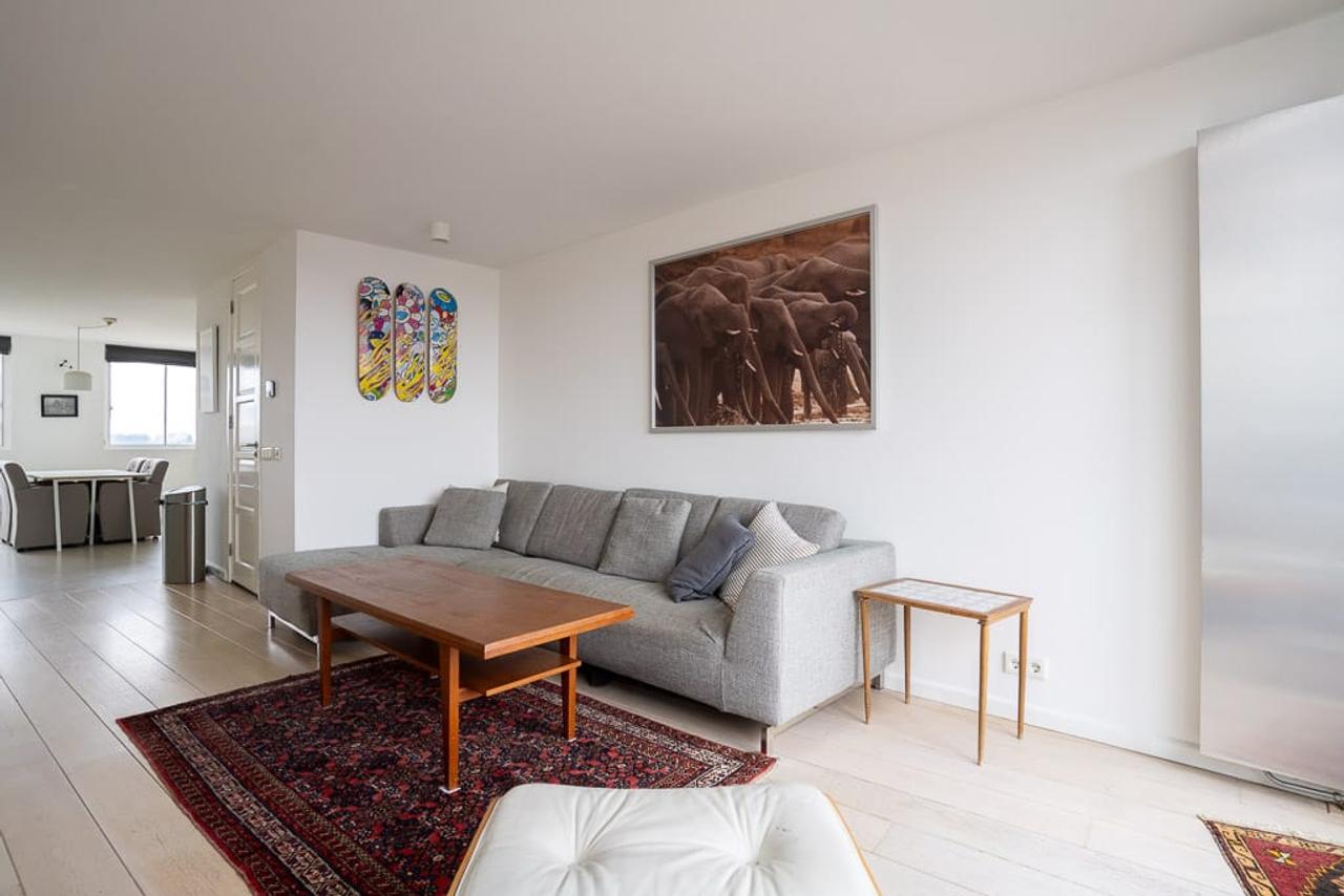 Living on the 10th Floor in the Heart of De Pijp - Image 15