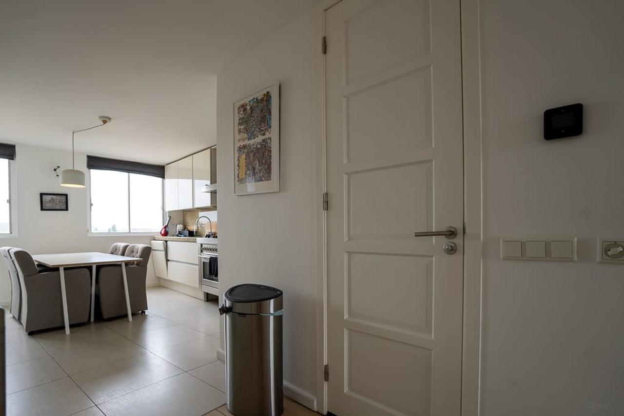 Living on the 10th Floor in the Heart of De Pijp - Image 17