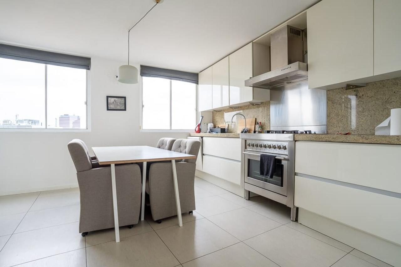 Living on the 10th Floor in the Heart of De Pijp - Image 18