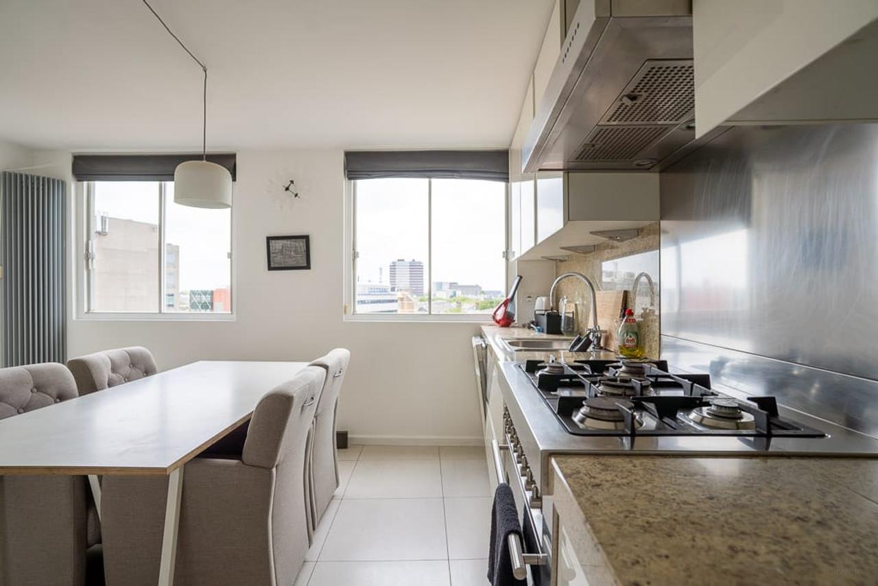 Living on the 10th Floor in the Heart of De Pijp - Image 21